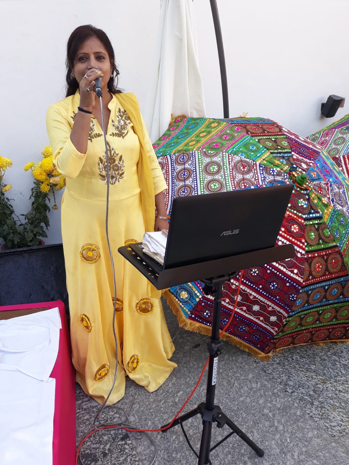 Sindhi Sangeet Female Singers in Delhi